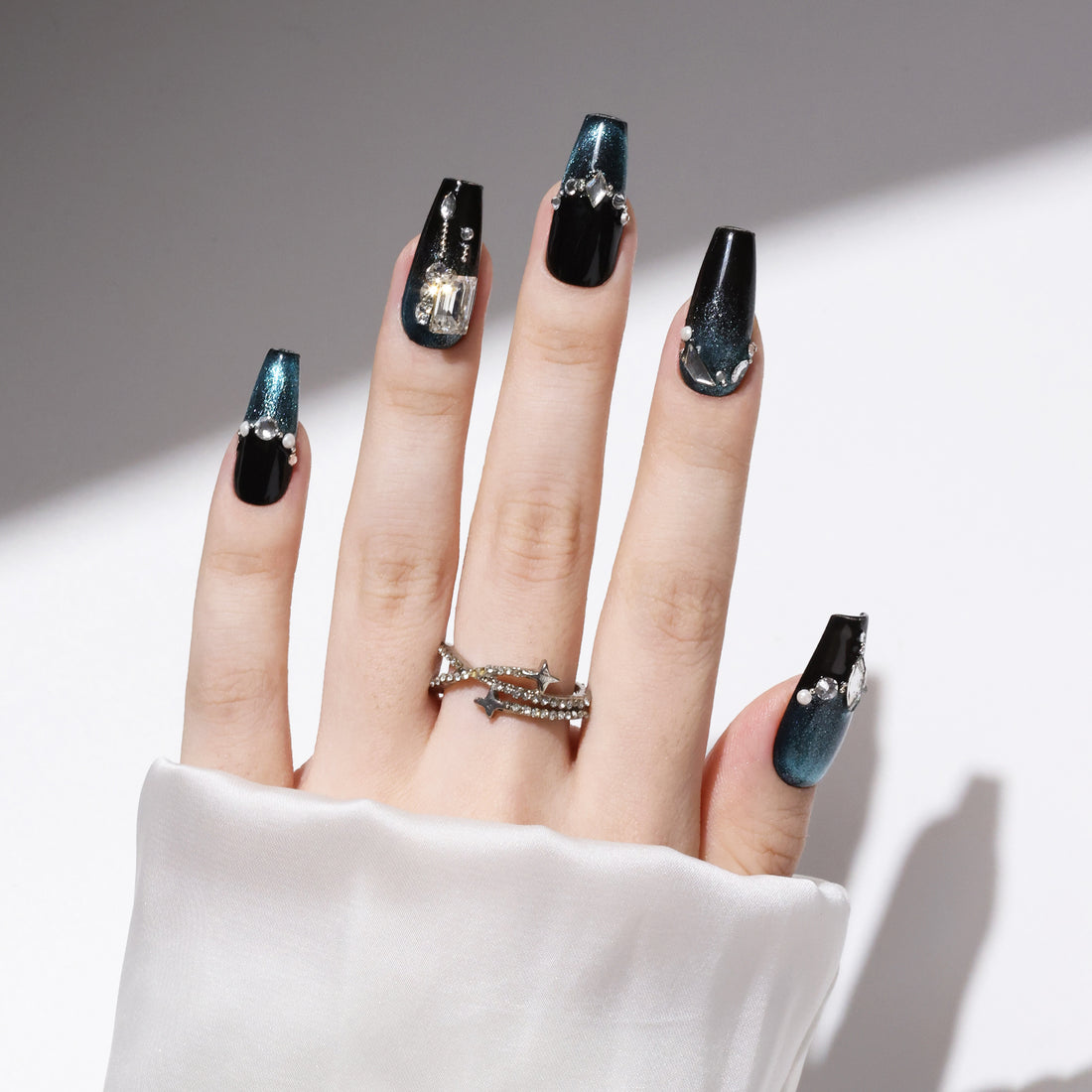 10pcs Luxury Handmade Press on Nails Medium Coffin-Shaped Black And Blue Change Cat Eye Swarovski Crystals Decorative