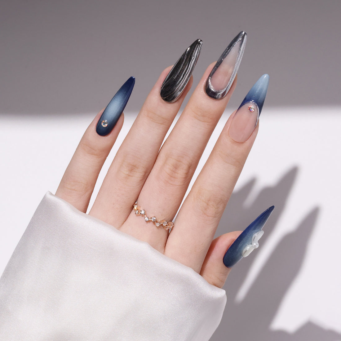 Long-Length Stiletto-Shaped Blue Gradual Change Irregular Sliver Liquid Metal French Tip Nail Art Set