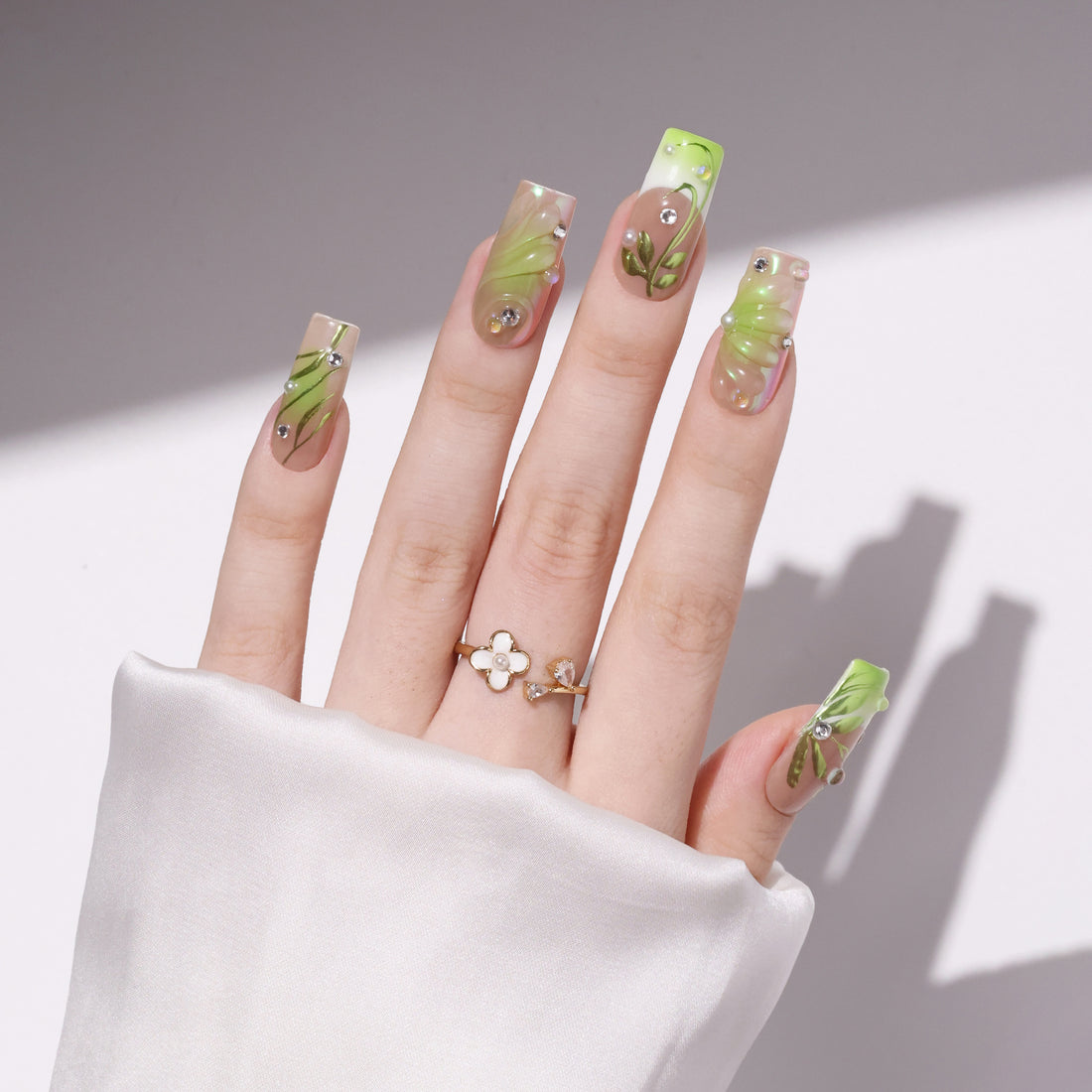 Medium Square-Shaped Floral Pattern Green Halo Dyeing Presenting The Texture Of Oil Painting 3D Pearl Rhinestone Decor Press On Nail