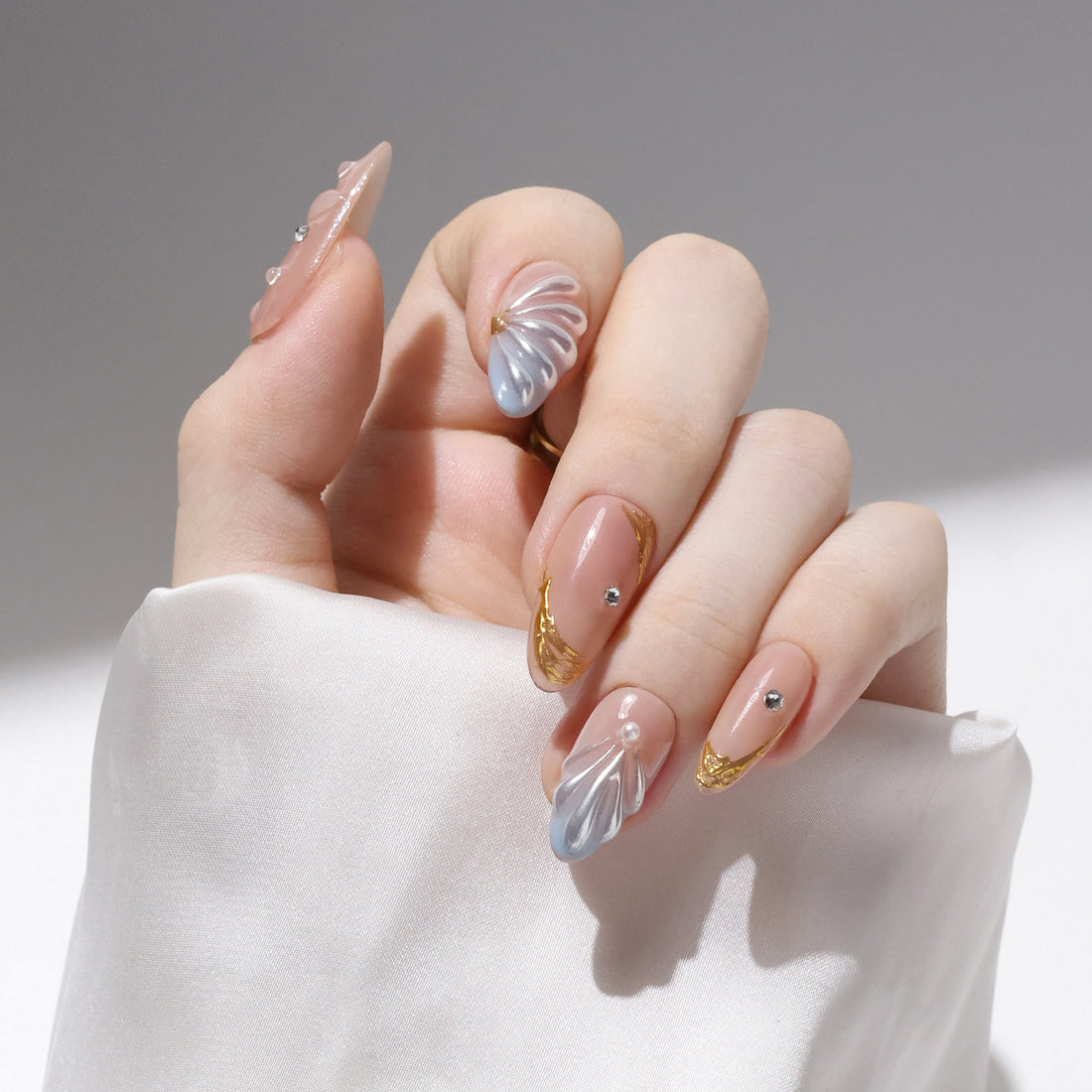 Medium Almond Shape Press On Nails With Manually Painted Irregular 3D Patterns, Rhinestones, Pearls Glossy Decor Nail Art