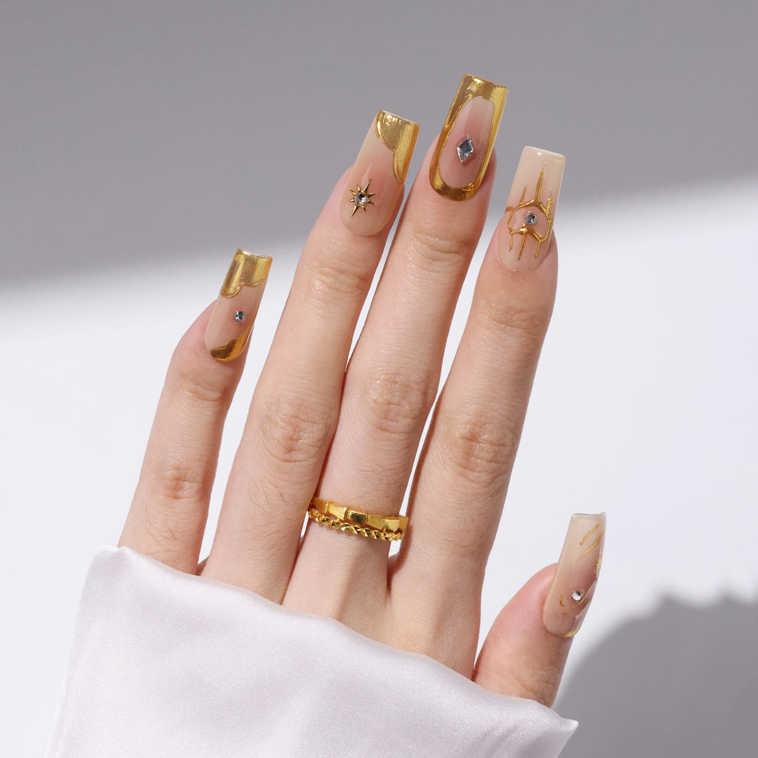 Handmade Press on nails Square-Shaped Blush Gradient With Gold Line Music Notes Nail Art Set